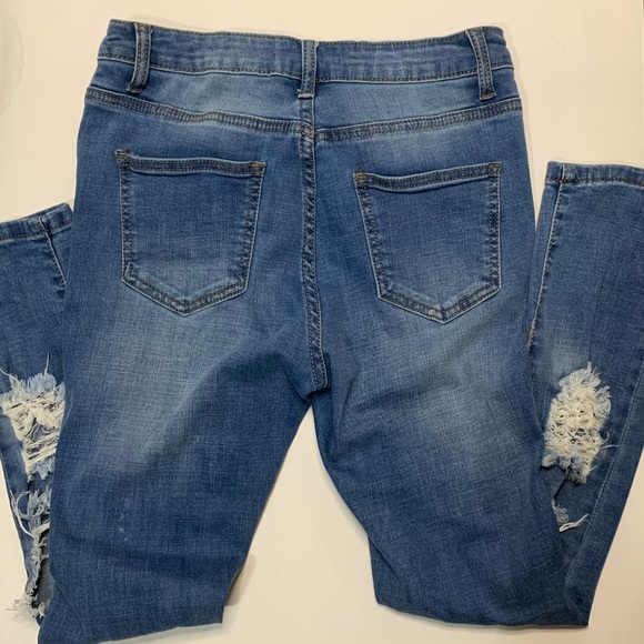 FashionNova Ripped ankle length jeans Size 3 - Picture 4 of 4